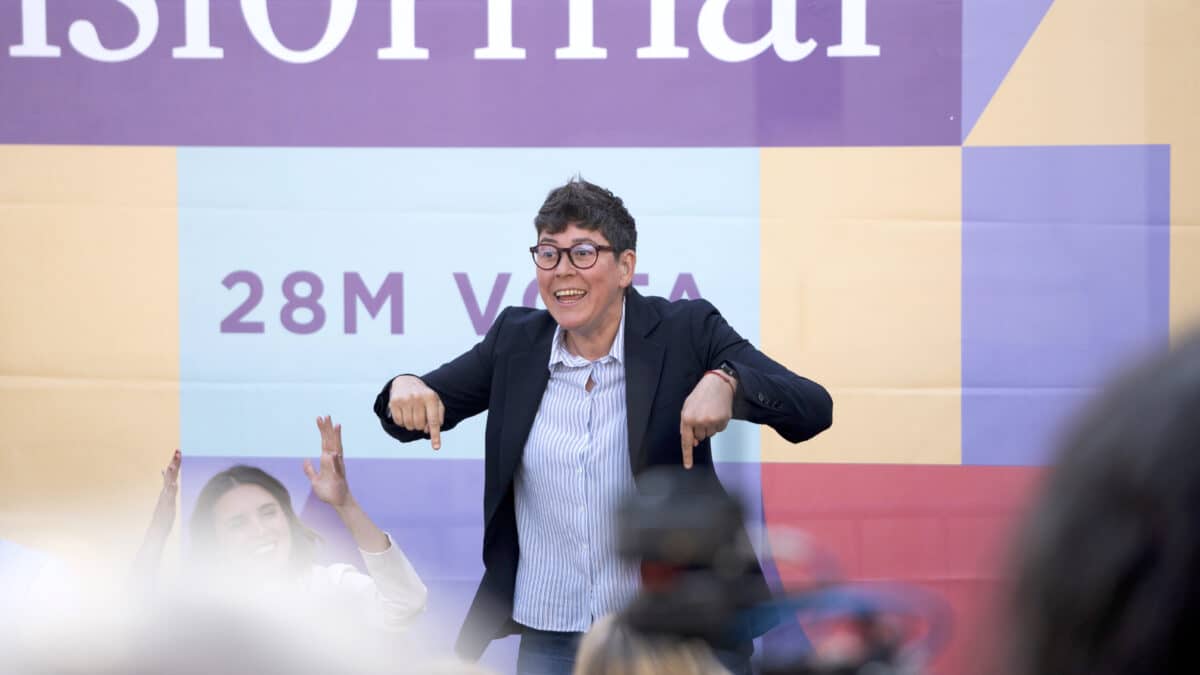 La candidata al ayuntamiento de València, Pilar Lima, participa en un acto de campaña, en la Plaza de Benimaclet