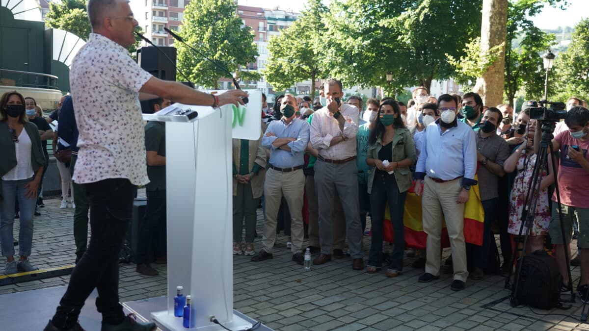 El candidato de Vox por Vizcaya en las elecciones autonómicas vascas, Niko Gutiérrez, durante un acto electoral de Vox en Bilbao