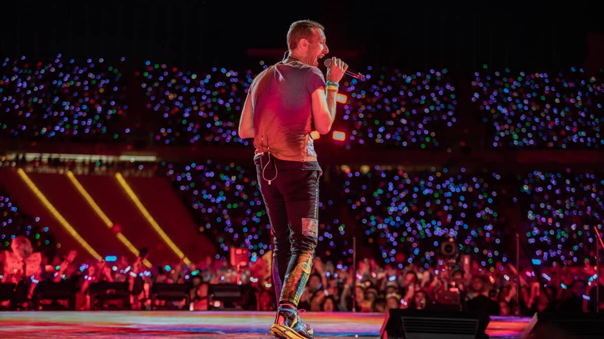 El cantante de la banda británica Coldplay, Chris Martin, durante un concierto en el Estadi Olímpic Lluís Companys, a 24 de mayo de 2023
