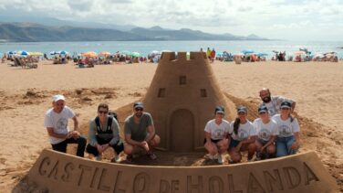 Castillo de Holanda celebra el Día de Canarias con degustación de quesos en la playa de Las Canteras