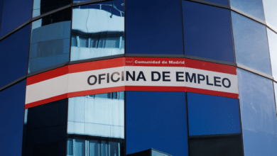 El paro cae por debajo de los 2,5 millones y marca niveles de 2008 gracias al impulso de los servicios
