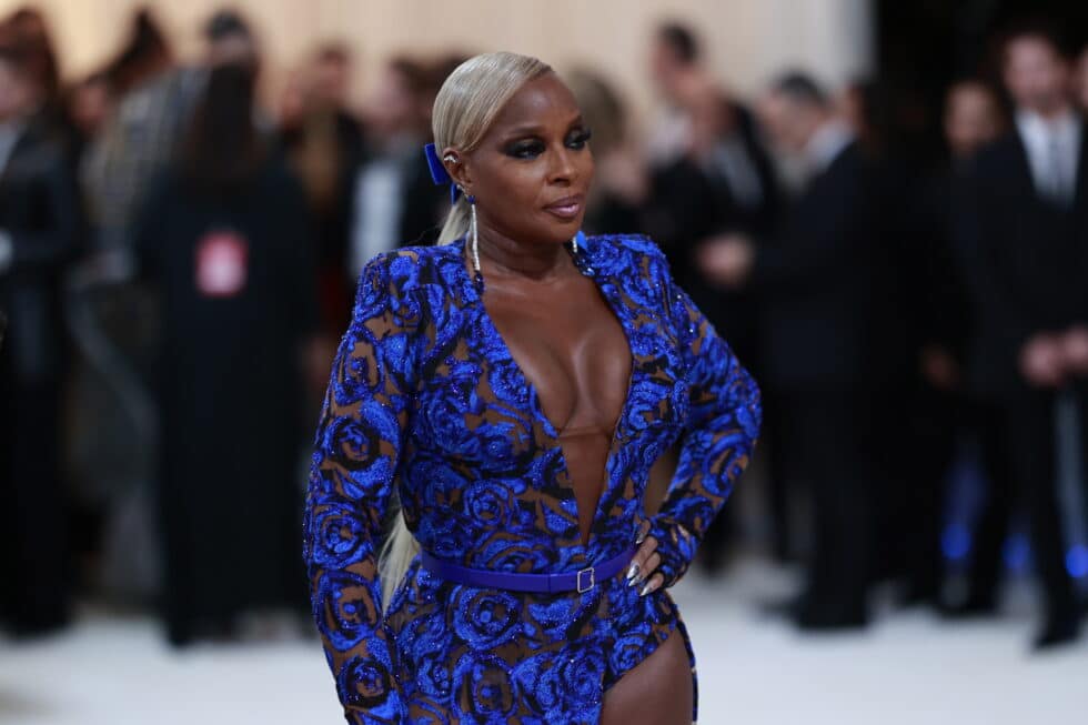 La cantante estadounidense Mary J. Blige llega a la alfombra roja de la Met Gala 2023