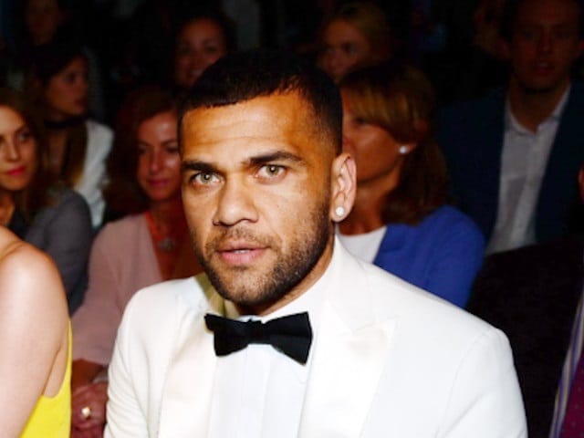 Dani Alves durante el desfile de Rosa Clará