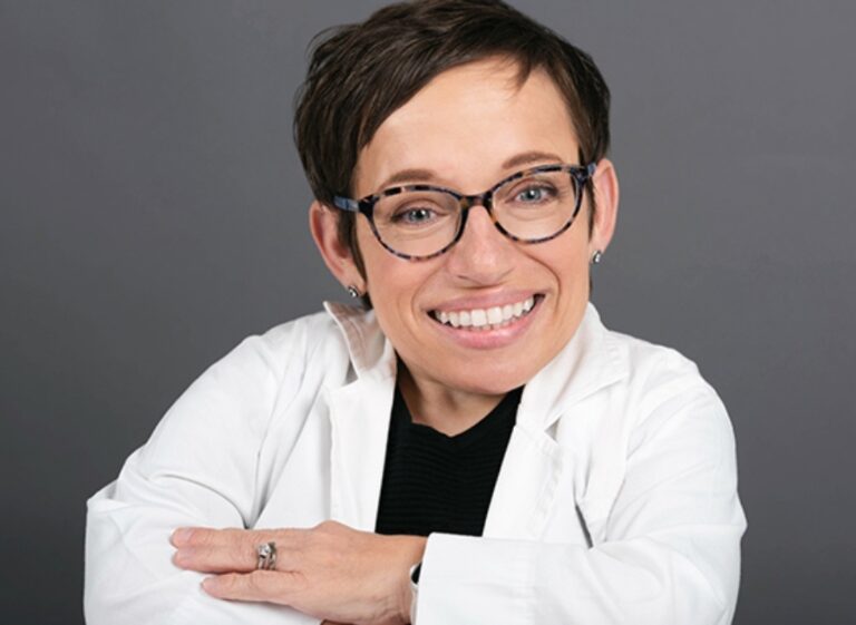 La doctora con enanismo y estrella de la TV de EEUU que salvará las vidas de cientos de bebés