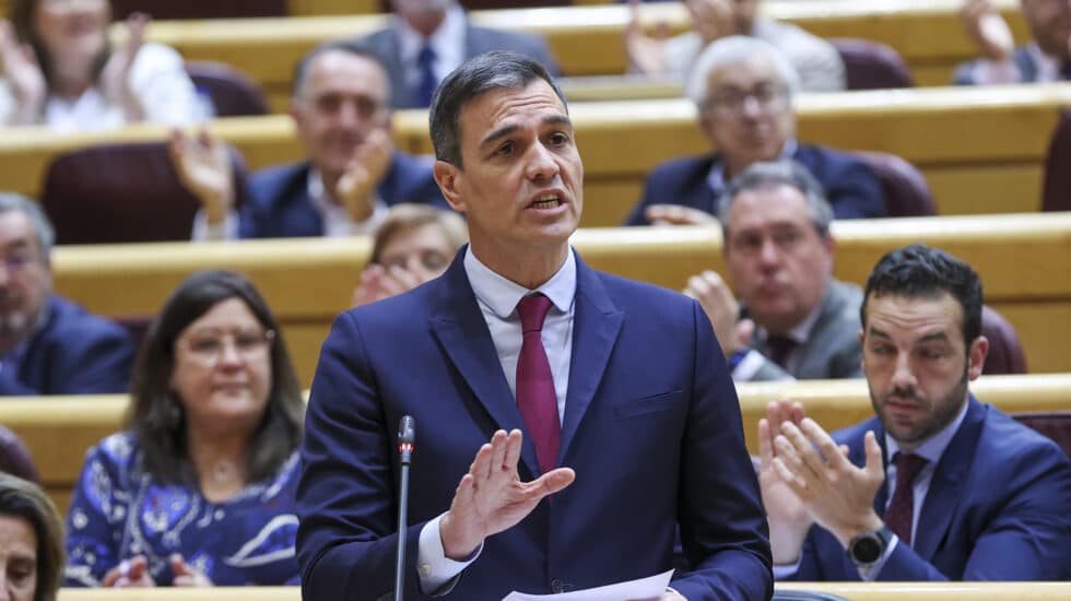 MADRID, 16/05/2023.- El presidente del Gobierno, Pedro Sánchez, interviene en la sesión de control celebrada este martes en el pleno del Senado, en Madrid. EFE/ Kiko Huesca