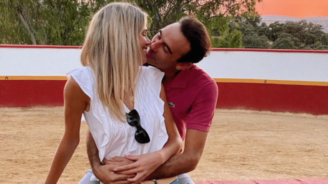 Enrique Ponce y Ana Soria en una de sus primeras fotos juntos Enrique Ponce y Ana Soria en una de sus primeras fotos juntos