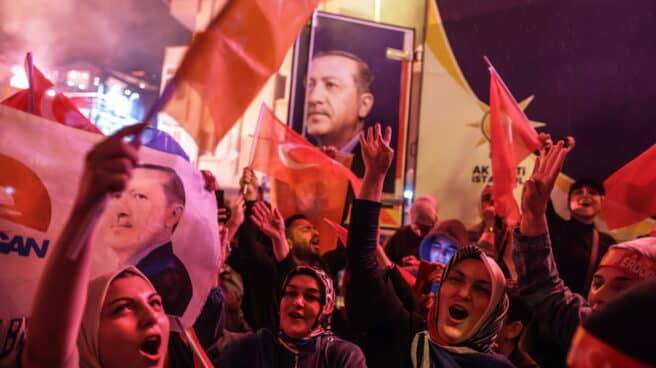 Fiesta por la victoria de Erdogan en Estambul