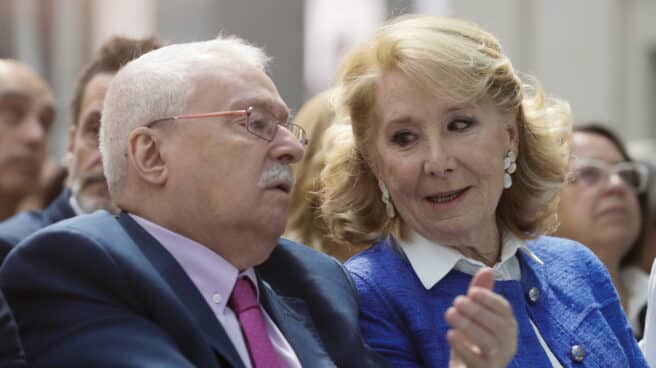 Esperanza Aguirre, a Pedro Sánchez por las listas electorales de Bildu: "Que te vote Txapote" Los expresidentes madrileños Joaquín Leguina (i) y Esperanza Aguirre conversan durante el acto de entrega de las Medallas de Honor y de Madrid del Ayuntamiento con motivo de la festividad de San Isidro