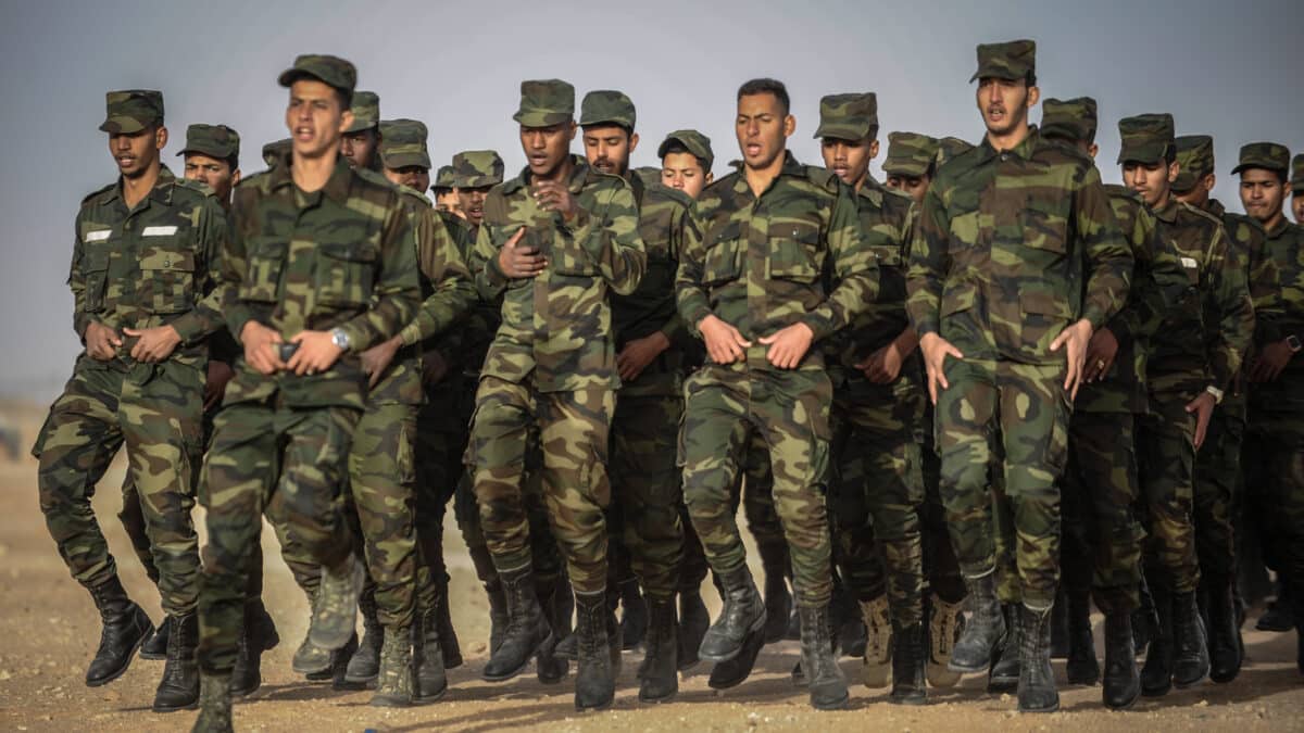 Desfile militar en los campamentos de refugiados saharauis de Tinduf (Argelia).