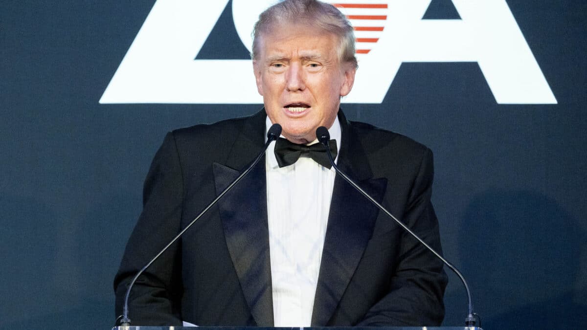 El ex presidente estadounidense Donald Trump habla durante la Gala de la Organización Sionista de América