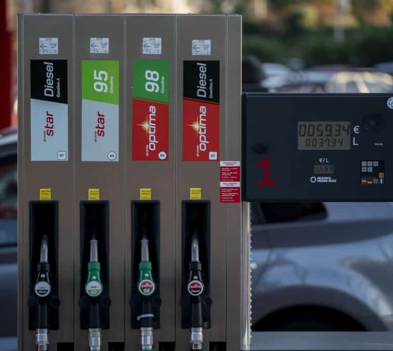 La gasolina baja de precio a niveles previos al inicio de la guerra de Ucrania