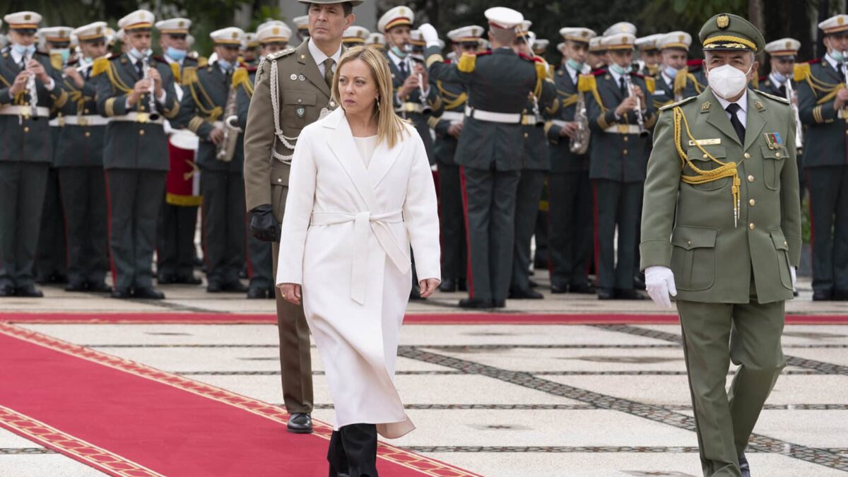 La primera ministra de Italia Giorgia Meloni, recibida con honores militares en Argel el pasado enero.