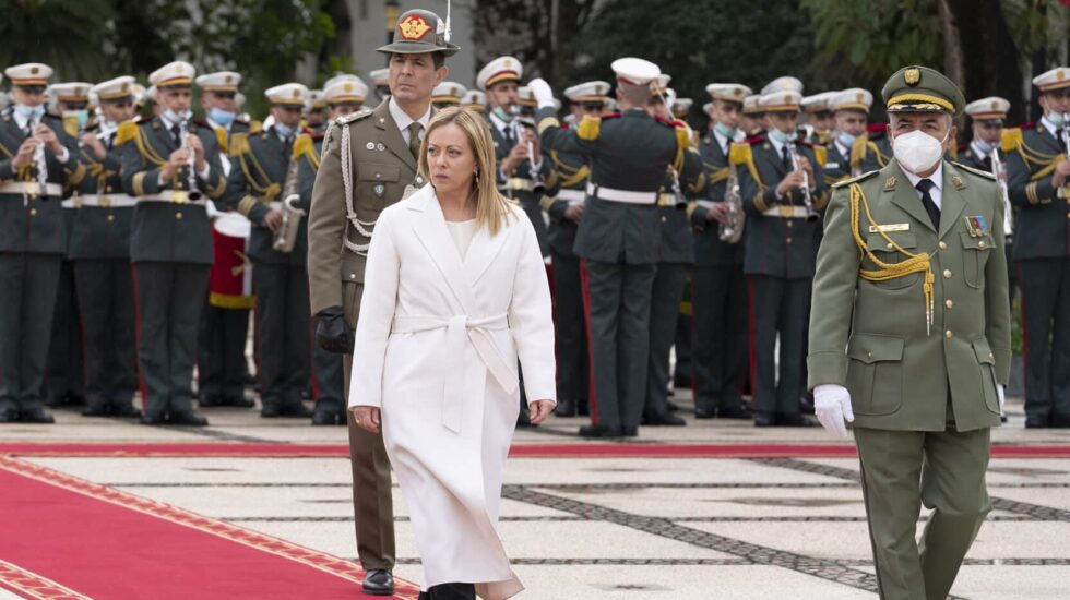 La primera ministra de Italia Giorgia Meloni, recibida con honores militares en Argel el pasado enero.