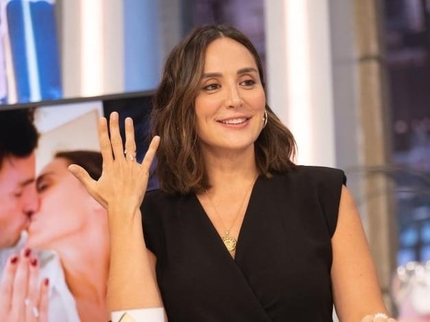 Tamara Falcó enseña su anillo de compromiso en 'El Hormiguero'