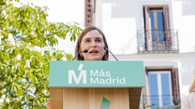 La candidata de Más Madrid a la Asamblea de Madrid, Jimena González, durante un acto de Más Madrid, en la Plaza de Chueca