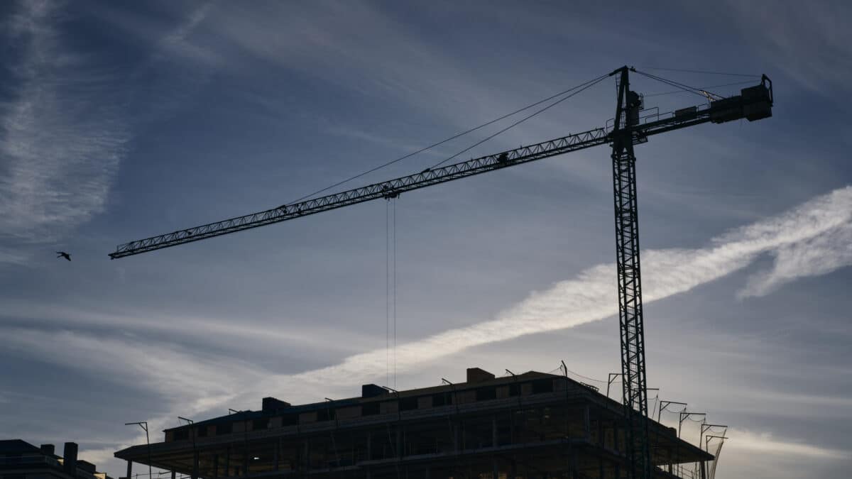 Vista de una vivienda en construcción en Ourense.