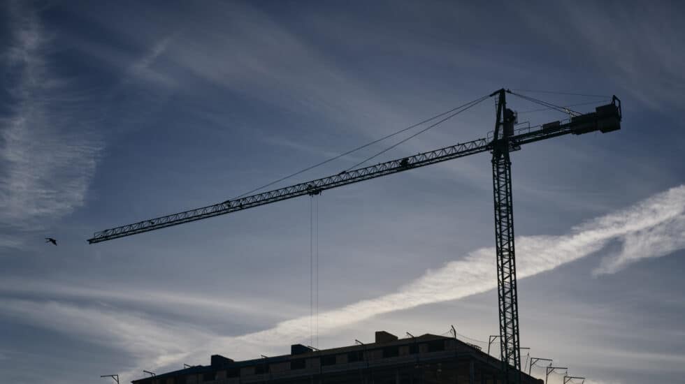 Vista de una vivienda en construcción en Ourense.