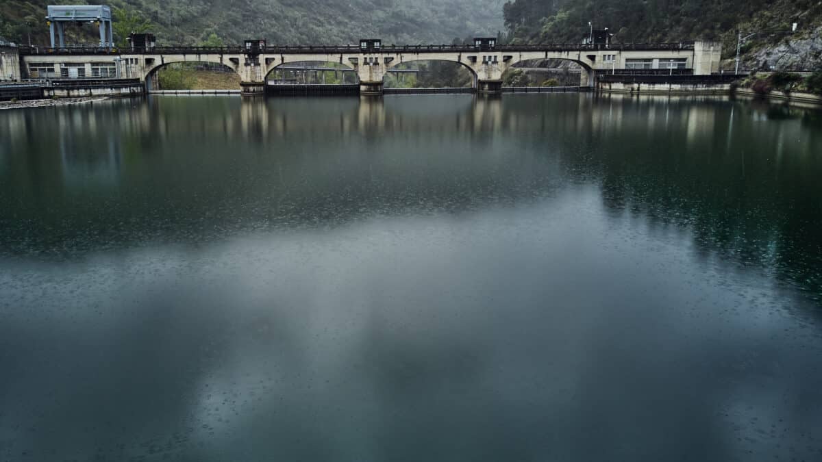 Vista del embalse de San Martiño, a 17 de abril de 2023, en Ourense, Galicia (España).