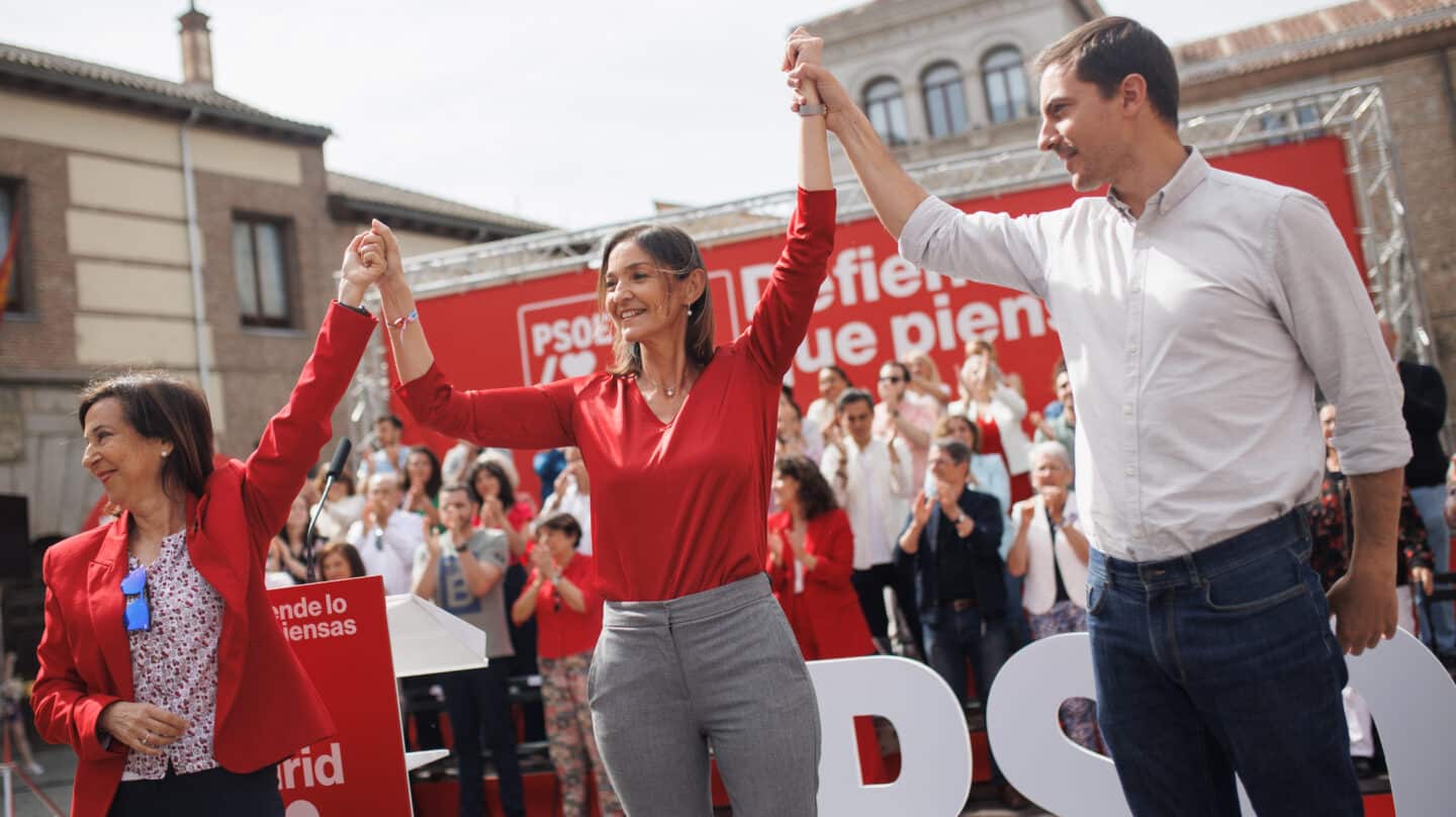 (I-D) La ministra de Defensa, Margarita Robles, la candidata del PSOE a la alcaldía de Madrid, Reyes Maroto, y el secretario general de los socialistas madrileños y candidato a la presidencia de la Comunidad de Madrid, Juan Lobato, durante un mitin del PSOE para presentar a sus candidatos a las elecciones del 28M, a 30 de abril de 2023, en Madrid (España). Robles ha intervenido en un mitin del PSOE para presentar la candidatura socialista a la alcaldía de Madrid, Reyes Maroto, y a la presidencia de la Comunidad, Juan Lobato, de cara a las elecciones municipales y autonómicas del próximo 28 de mayo. 30 ABRIL 2023;POLÍTICA;NACIONAL;ELECCIONES;CAMPAÑA;PRECAMPAÑA;PARTIDO SOCIALISTA Alejandro Martínez Vélez / Europa Press 30/4/2023