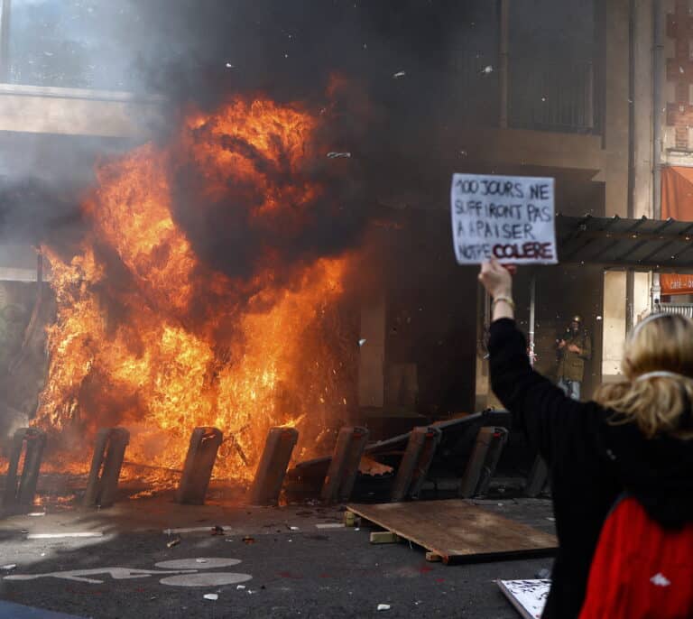 Francia celebra el Primero de Mayo más conflictivo entre protestas contra la política de Macron