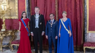 Gustavo Petro y su mujer se contradicen: zapatos de casi mil euros pero el frac es "elitista"