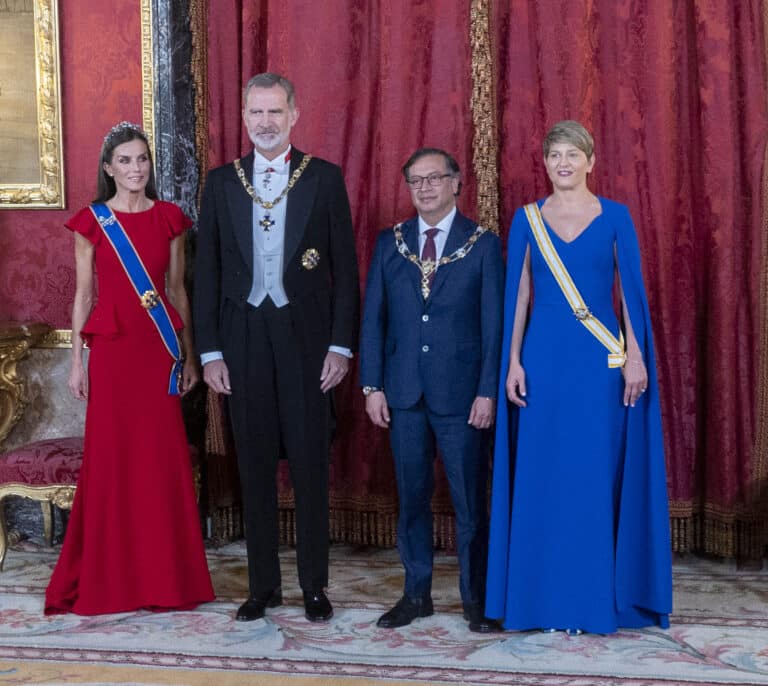 Gustavo Petro y su mujer se contradicen: zapatos de casi mil euros pero el frac es "elitista"