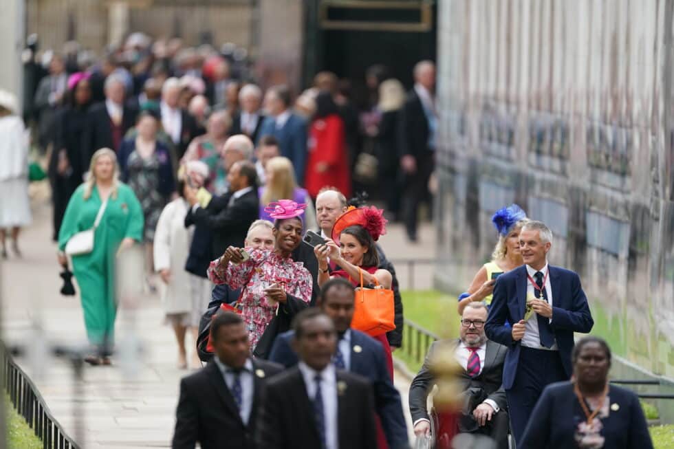 La llegada de los invitados a la abadía de Westminster