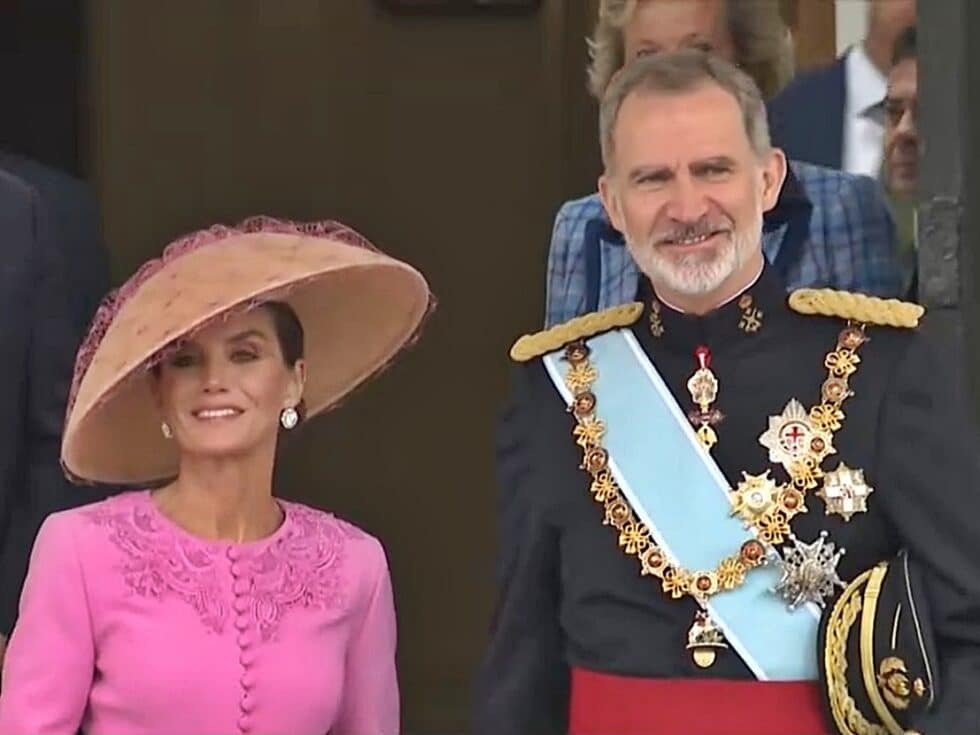 Coronación Carlos III: Los reyes Felipe y Letizia de camino a la abadía de Westminster