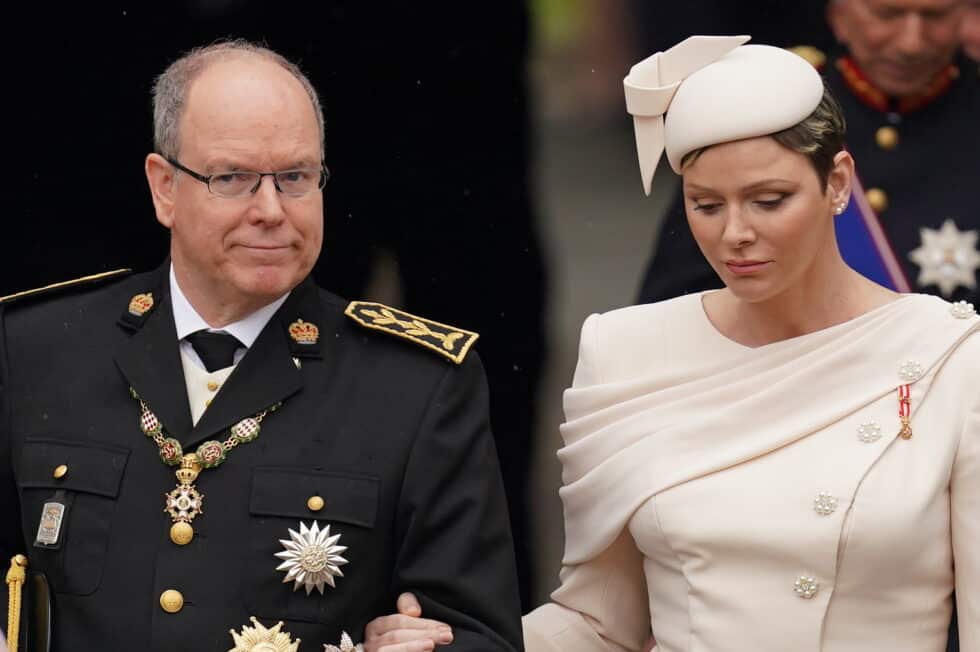 Alberto de Mónaco y Charlene a su entrada en la abadía