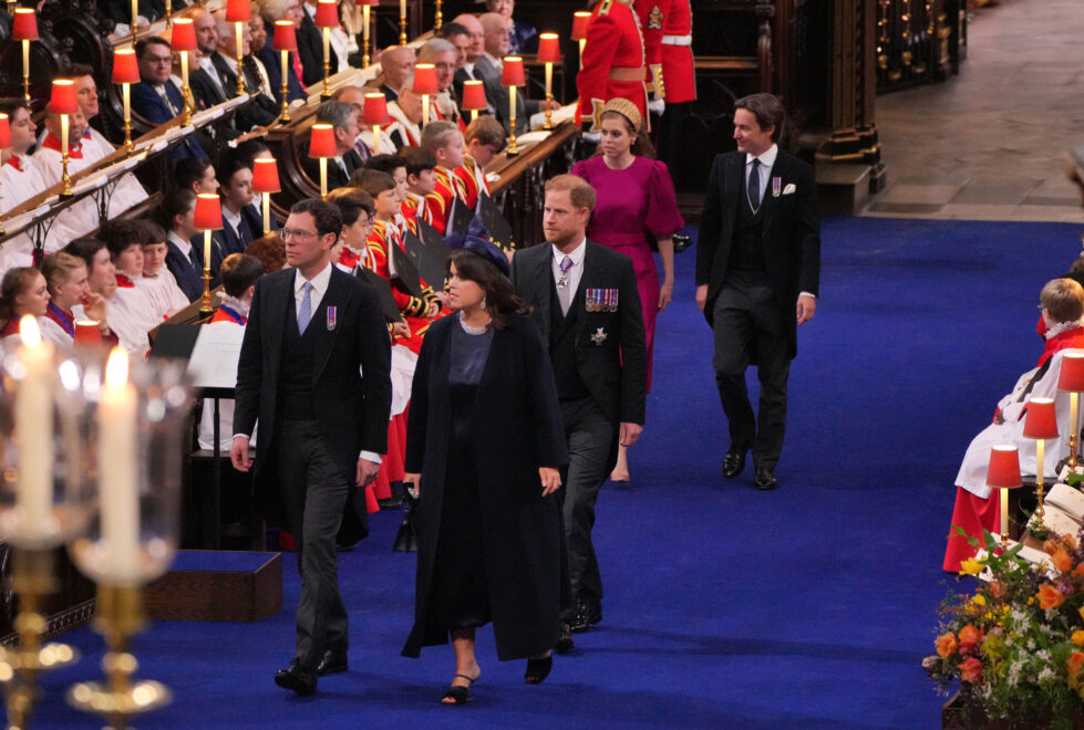 El príncipe Harry ha entrado tras su prima, Beatriz de York y el marido de esta