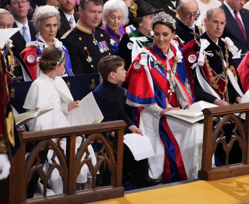 La princesa de Gales con sus hijos en la primera fila