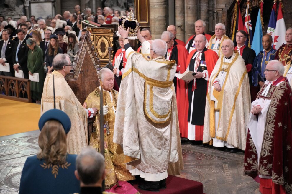 El momento de la coronación de Carlos III