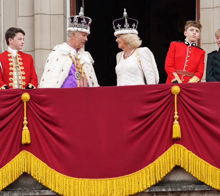 El balcón que desvela la nueva monarquía de Carlos III