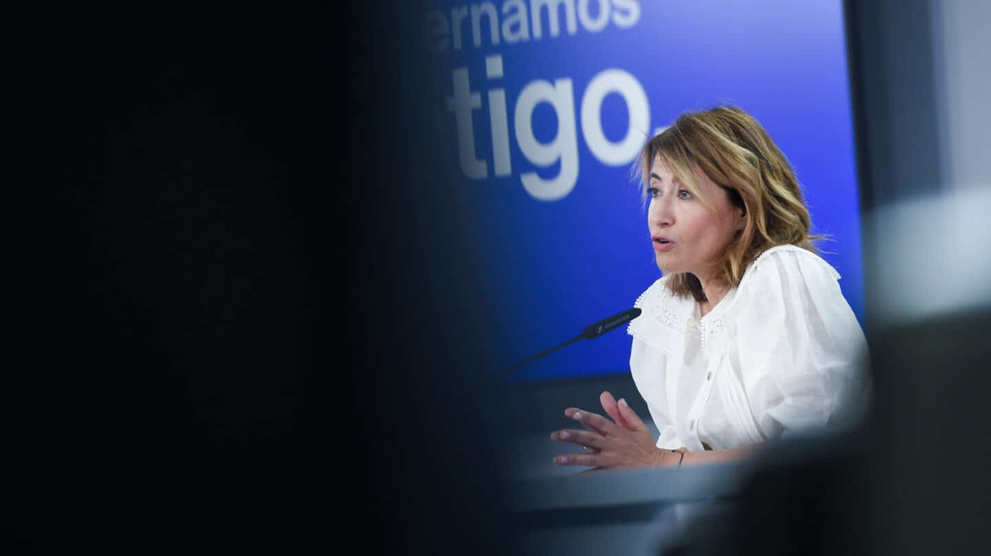 La ministra de Transportes, Movilidad y Agenda Urbana, Raquel Sánchez, durante una rueda de prensa tras la reunión del presidente del Gobierno con representantes del sector de la vivienda, en el Palacio de la Moncloa, a 8 de mayo de 2023, en Madrid (España). El presidente del Gobierno ha mantenido un encuentro con representantes del sector de la vivienda, cuyo objeto ha sido analizar las medidas puestas en marcha por el Gobierno en esta materia, después de que el Congreso aprobara hace dos semanas la Ley por el Derecho a la Vivienda con un respaldo de 176 votos. 08 MAYO 2023;MADRID;RUEDA DE PRENSA;GOBIERNO;SECTOR DE LA VIVIENDA Gustavo Valiente / Europa Press 08/5/2023