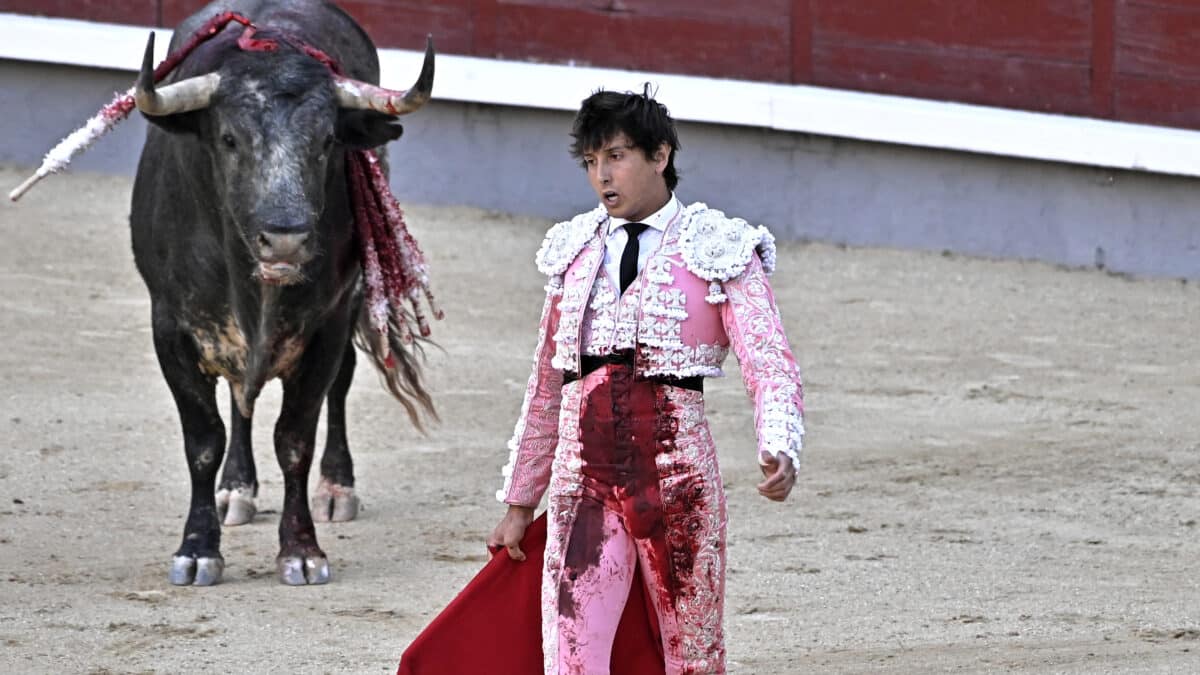 Roca Rey sale de la cara del toro de La Quinta.