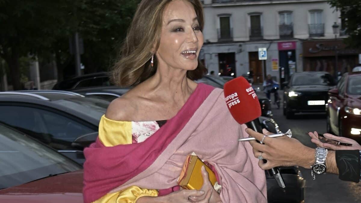 Isabel Preysler en la boda de Lucía Domínguez Vega-Penichet y Álvaro Gomis