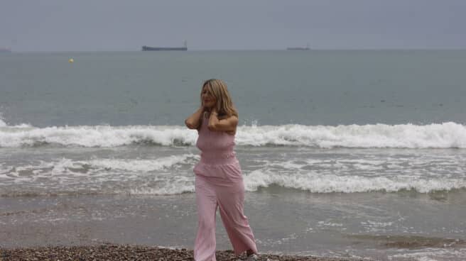 Yolanda Díaz, en la playa de El Saler (Valencia). Yolanda Díaz, en la playa de El Saler (Valencia).