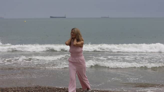 Yolanda Díaz, en la playa de El Saler (Valencia).