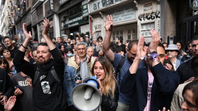 Los líderes de Podemos Iglesias, Jacinto y Sotomayor, en Lavapiés.