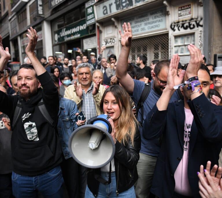 Podcast de Pablo Iglesias y público de Juan y Medio