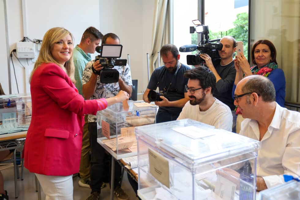 La portavoz nacional de Ciudadanos y candidata de la formación a la presidencia del Govern balear, Patricia Guasp ejerce el derecho a voto en un colegio electoral, a 28 de mayo de 2023, en Palma