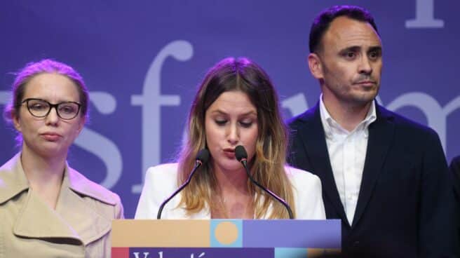 La candidata de Podemos a la Presidencia de la Comunidad de Madrid, Alejandra Jacinto, comparece en una rueda de prensa junto al candidato a la Alcaldía, Roberto Sotomayor.