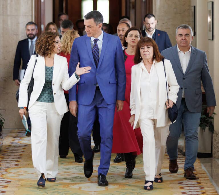 El encaje de ministros y derrotados el 28-M complica las listas del PSOE para las generales