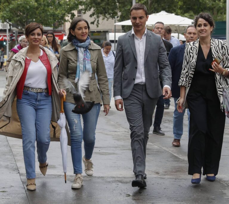 La falta de "dirección" y "estrategia" de la campaña del PSOE en Madrid debilita a sus candidatos