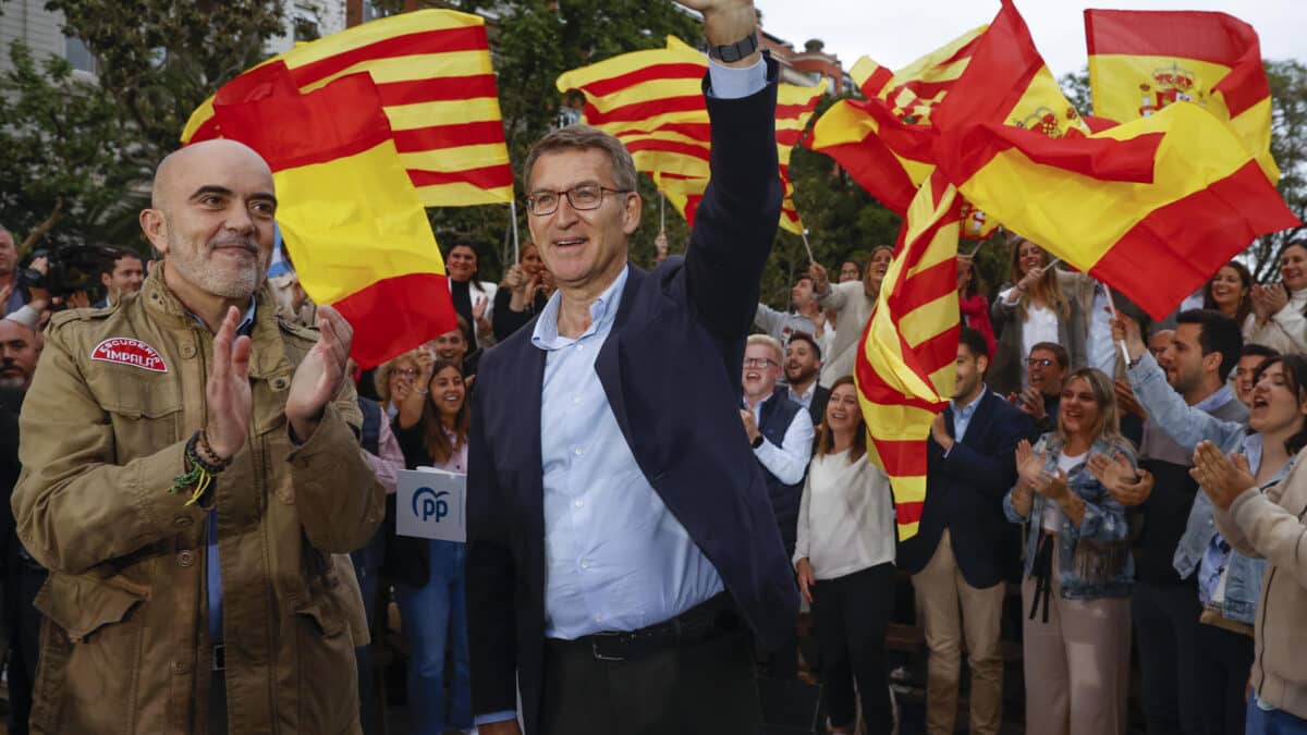 Feijóo pide el voto a los desencantados de Cs y Sánchez para tener la llave de Barcelona