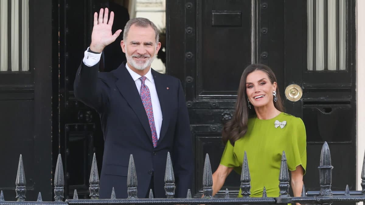 Los reyes Felipe y Letizia, junto a royals de todo el mundo en la recepción de Carlos III