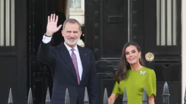 Los reyes Felipe y Letizia, junto a royals de todo el mundo en la recepción de Carlos III