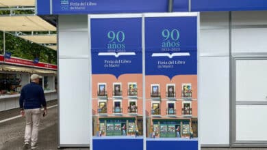 La lluvia se autoinvita a la celebración del 90 aniversario de la Feria del Libro de Madrid