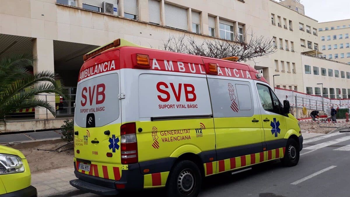 Imagen de archivo de una ambulancia de Soporte Vital Básico (SVB) en Alicante.