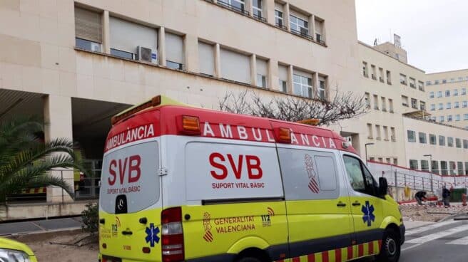 Imagen de archivo de una ambulancia de Soporte Vital Básico (SVB) en Alicante.